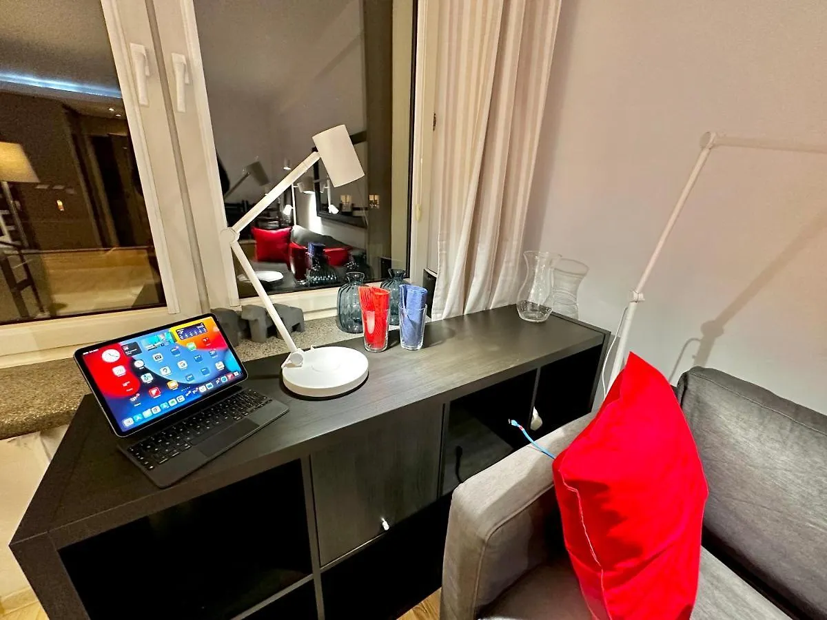 Decor 3 Metro Fast Wifi 1Gbs 80'Tv Hbo Disney Appletv Warsaw Apartment
